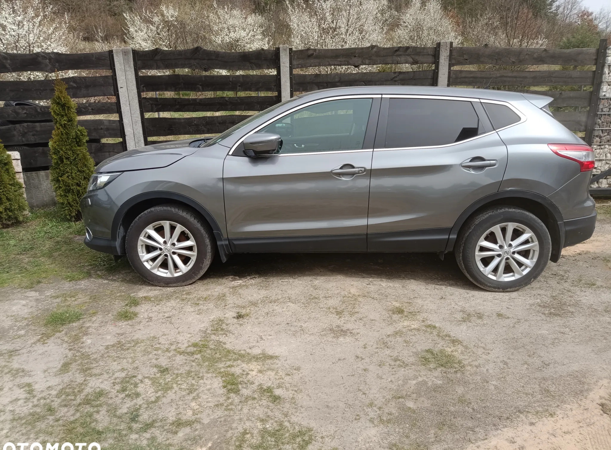 Nissan Qashqai cena 38500 przebieg: 160000, rok produkcji 2016 z Zdzieszowice małe 562